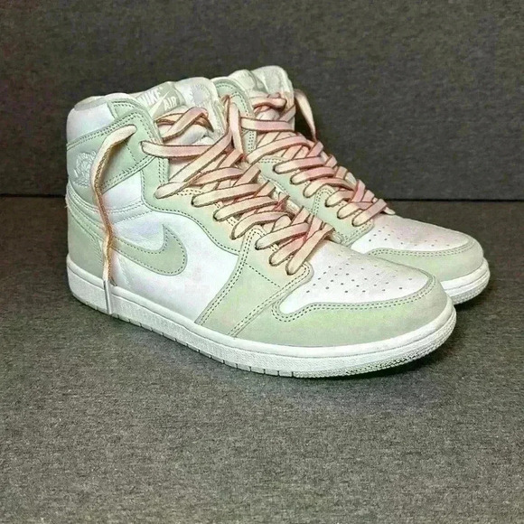 Like new Women’s Air Jordan 1 Retro High OG Seafoam CD0461-002 Women’s Sz 9.5 - Picture 2 of 13